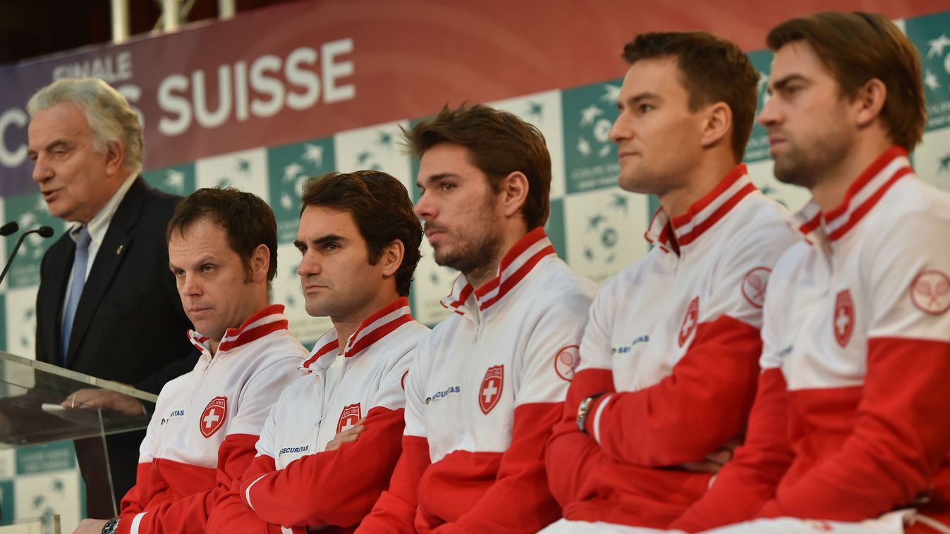 a svájci davis kupa csapat: Michael Lammer, Marco Chiudinelli, Stanislas Wawrinka, Roger Federer and Swiss Davis Cup team captain Severin Luthi 