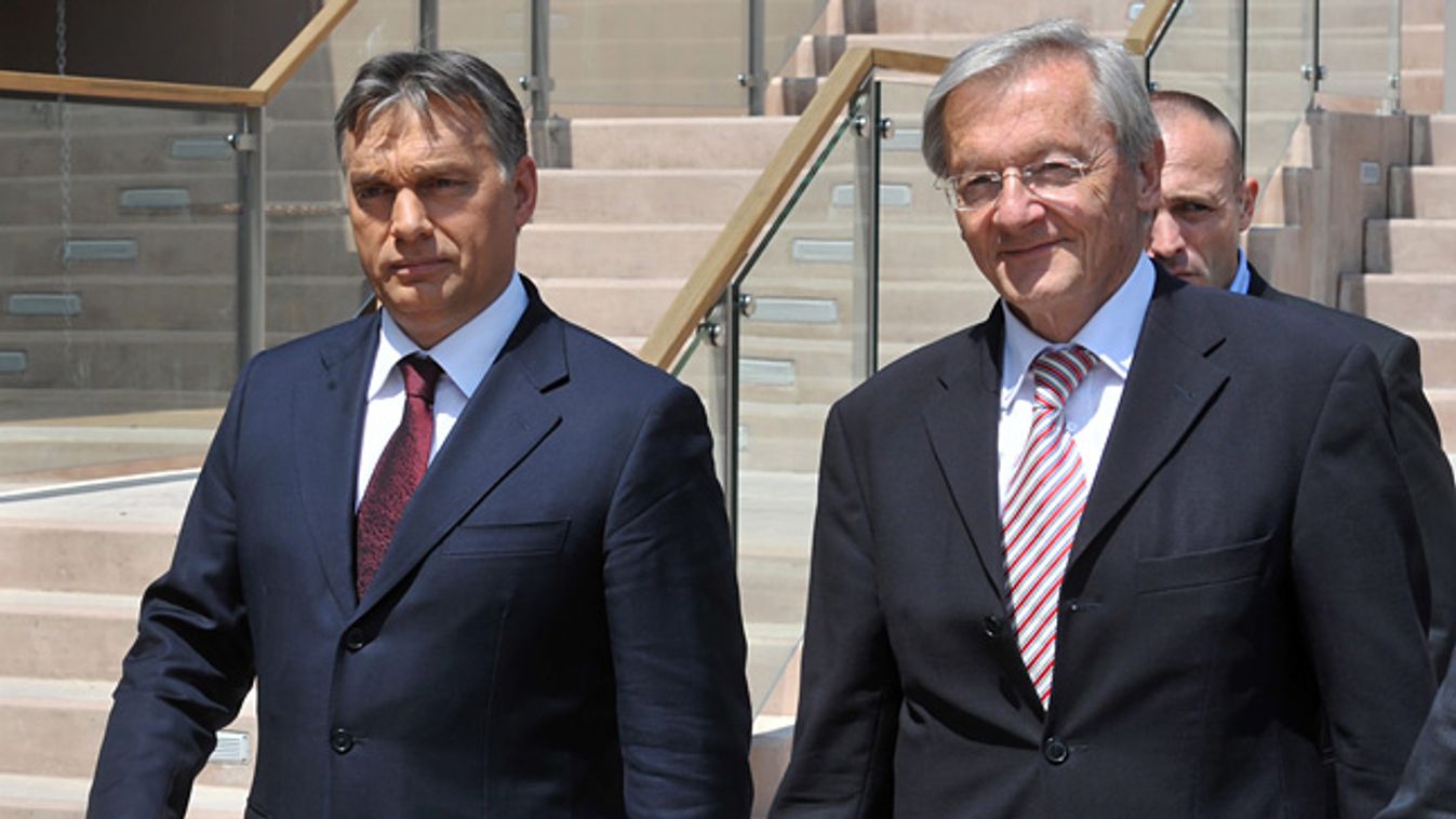 Orbán Viktor és Wolfgang Schüssel, volt osztrák kancellár érkezik a Fókuszban a nemzeti érdek című konferenciára, amit a Századvég, a Széll Kálmán Alapítvány és a Heti Válasz Kiadó szervezett