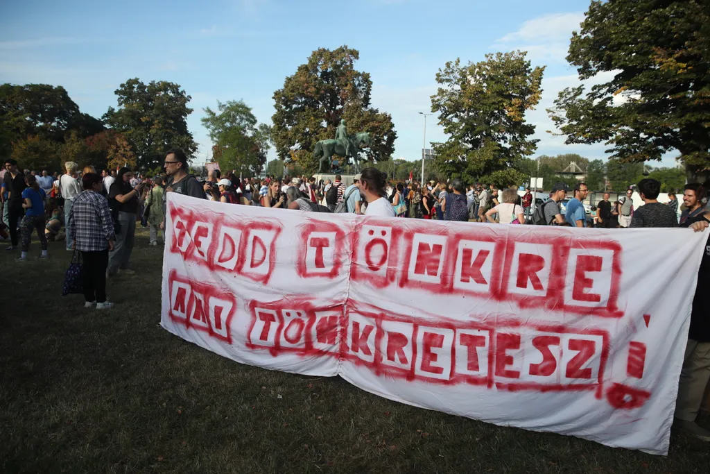 Demokrácia napi tüntetés, Budapest, 2023.09.15. oktatás, tanulás, tanítás, tanító, diák, tanár, 