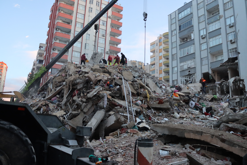 Törökország, földrengés, pusztítás, romok, rom, mentés, török, szír 
