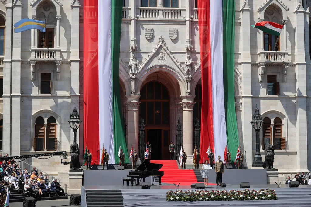 Novák Katalin, köztársasági elnök, beiktatási ceremónia, új köztársasági elnök, Kossuth tér, 2022.05.14. díszceremónia 