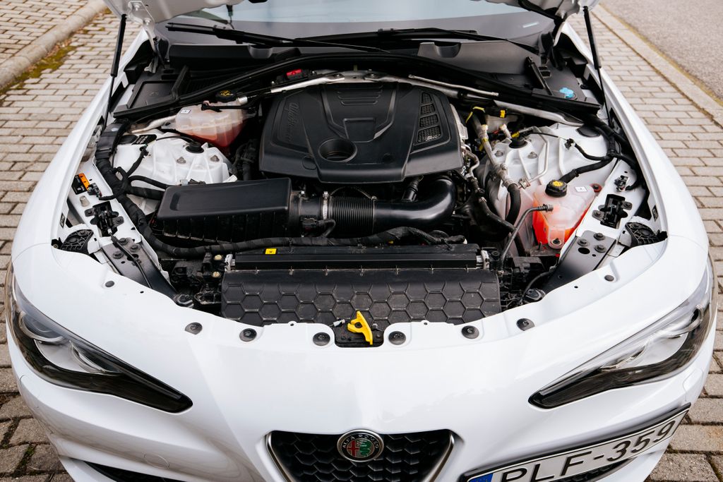 Kis Stinger és Alfa Romeo összehasonlító teszt 