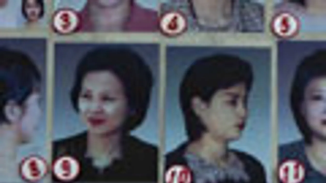 Észak-Korea, Ajánlott frizurák fényképei egy phenjani fodrászüzletben 2013. február 20-án
