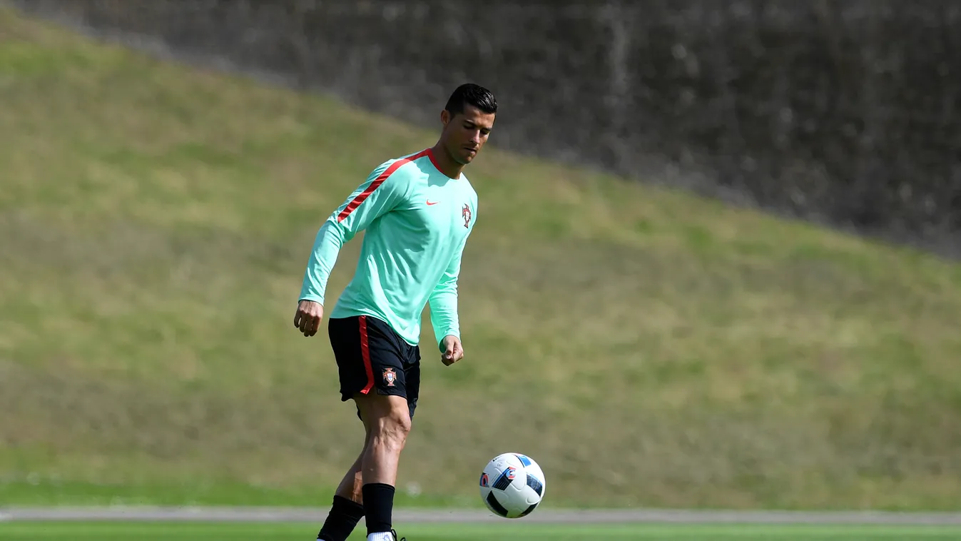 Európa-bajnokság 2016 Portugália - Lengyelország
edzés  Cristiano Ronaldo 