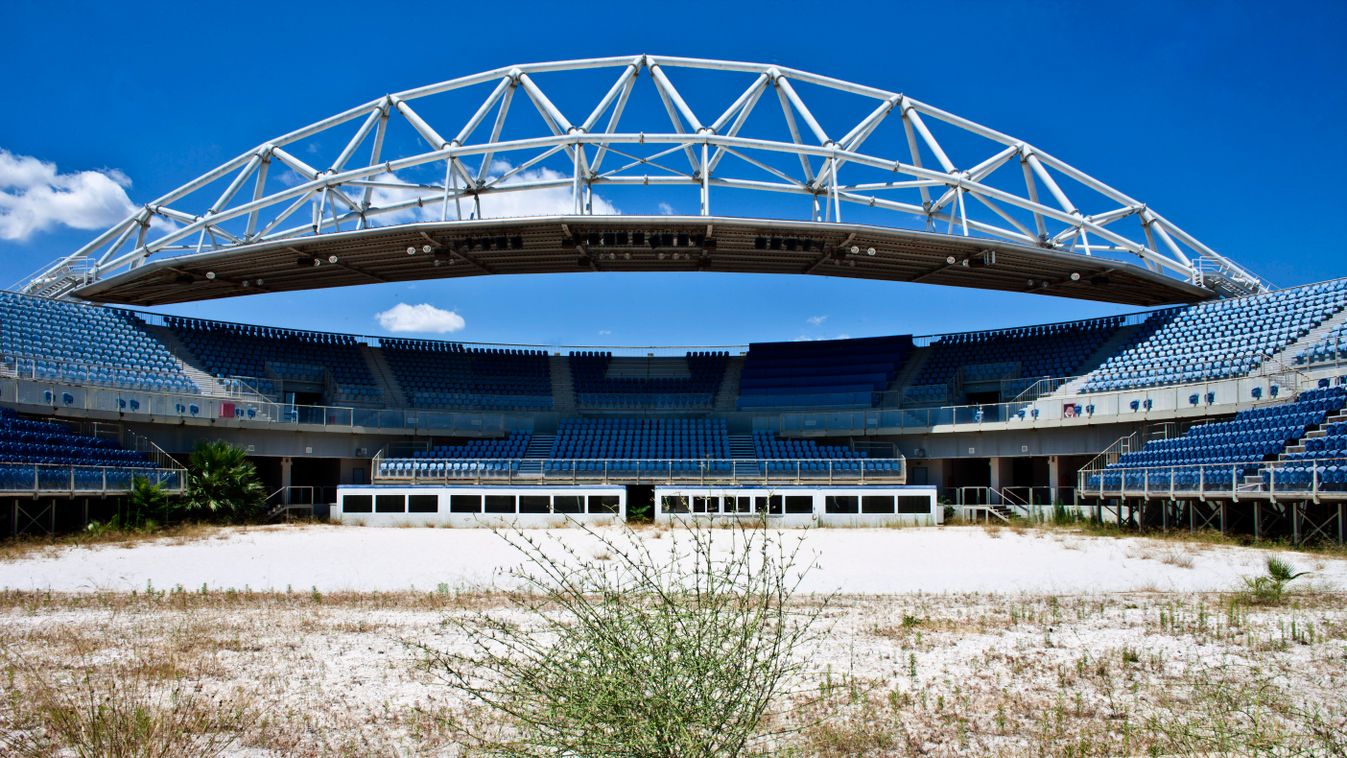 Az Athéni olimpia rothadó létesítményei
Görögország 2015.07.07.
Lábtanisz, strandröplabda Stadion Faliroban. 