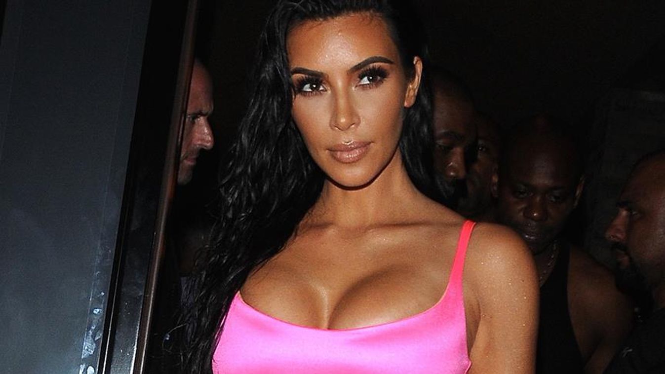 Kim Kardashian Visszatért a neon láz: te bevállalnád ezeket a darabokat? 