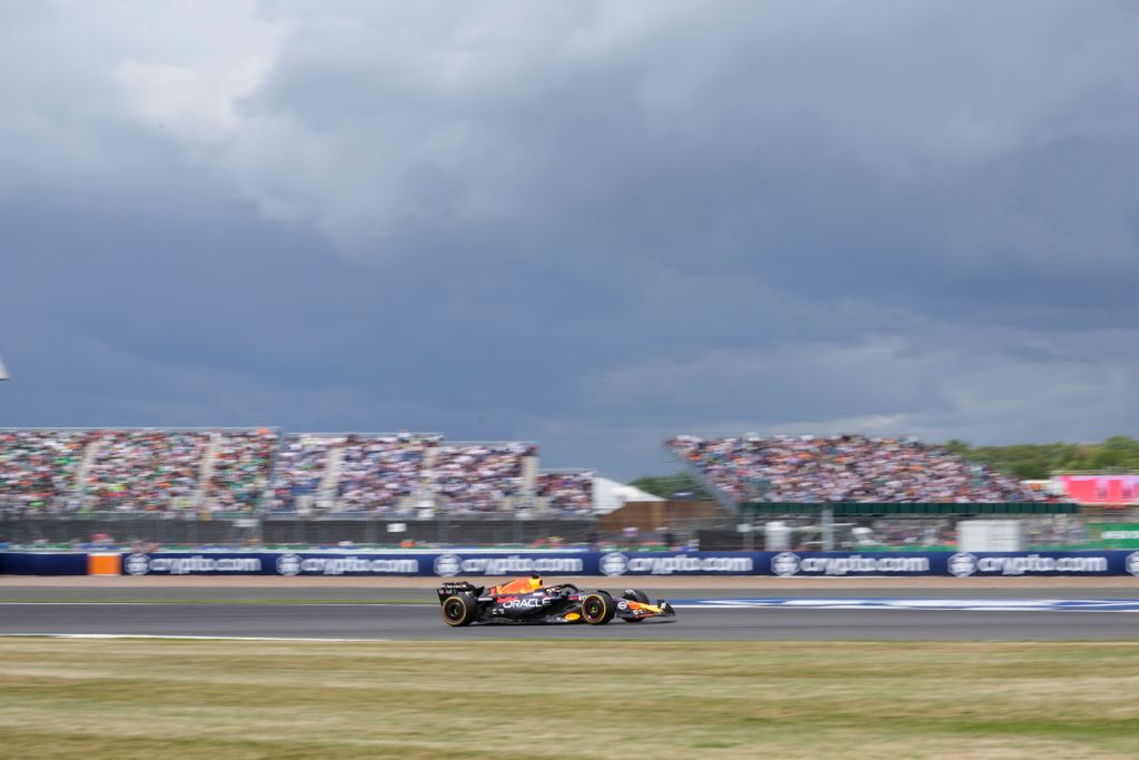 VERSTAPPEN, Max Silverstone, 2023. július 9.
Max Verstappen, a Red Bull  holland versenyzője a Forma-1-es autós gyorsasági világbajnokság Brit Nagydíján a silverstone-i pályárn 2023. július 9-én.
MTI/AP/Luca Bruno 