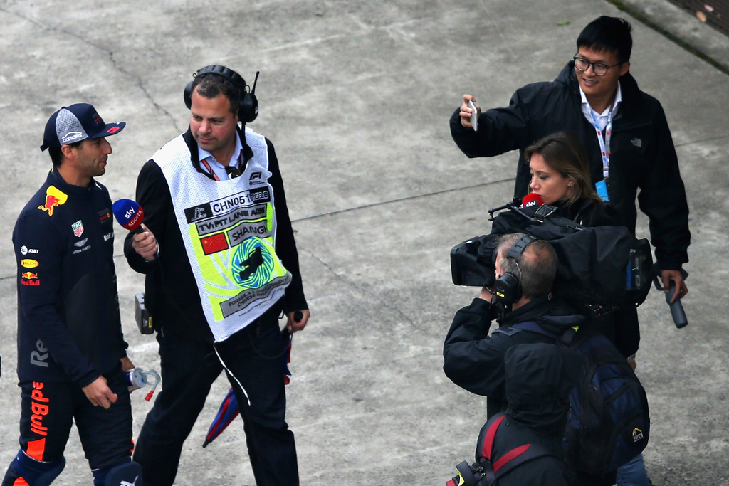 A Forma-1-es Kínai Nagydíj szombati napja, Daniel Ricciardo, Red Bull Racing, Ted Kravitz, Sky Sports 
