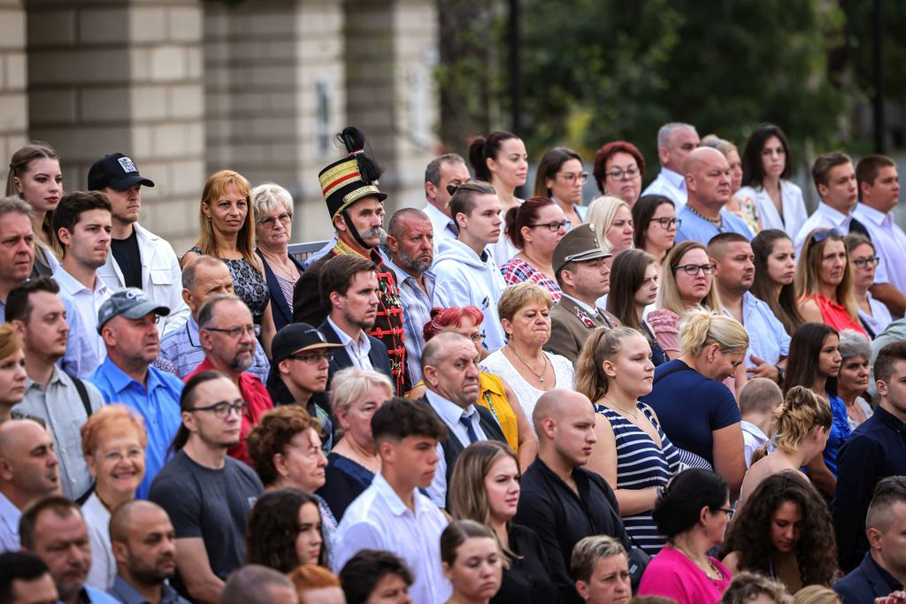 Augusztus 20, ünnepélyes tisztavatás, és zászlófelvonás a Kossuth téren, 2022. augusztus 20. Szent István Nap 