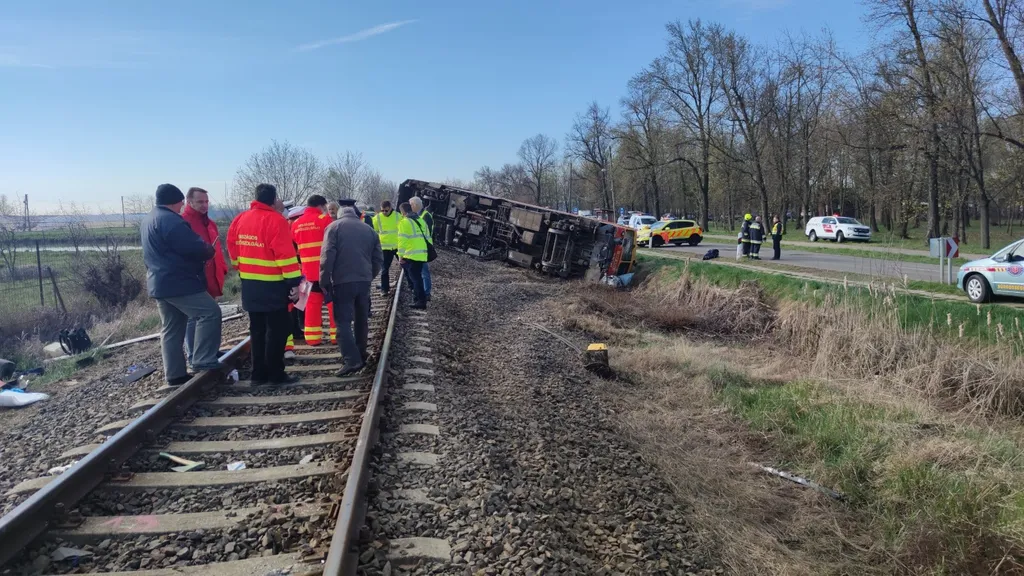 Több ember meghalt egy vonatbalesetben Mindszentnél 