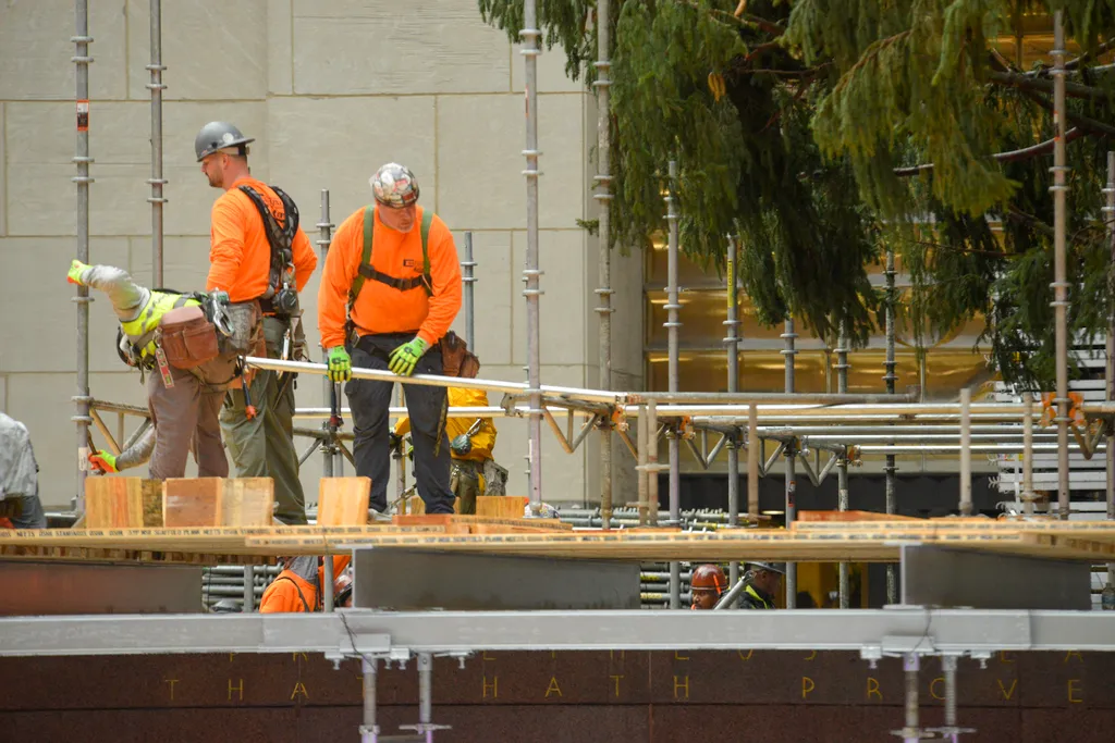 79-foot Christmas Tree Arrives In New York City's Rockefeller Center NurPhoto General news November 13 2021 13th November 2021 Rockefeller Plaza Trees Horizontal, Karácsonyfa 