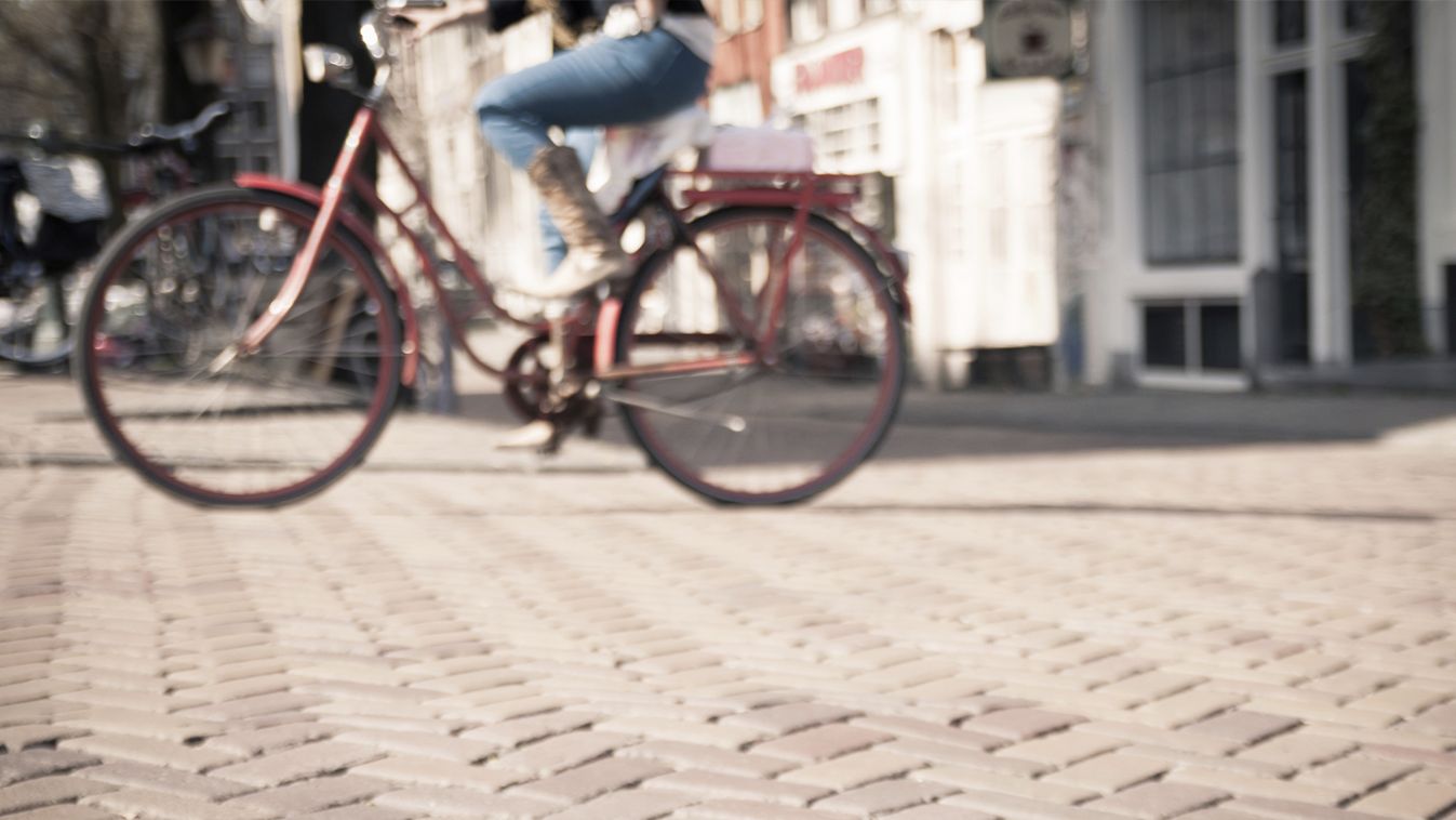 Iskolaigazgató rúgott fel egy bicikliző lányt Kaposváron 