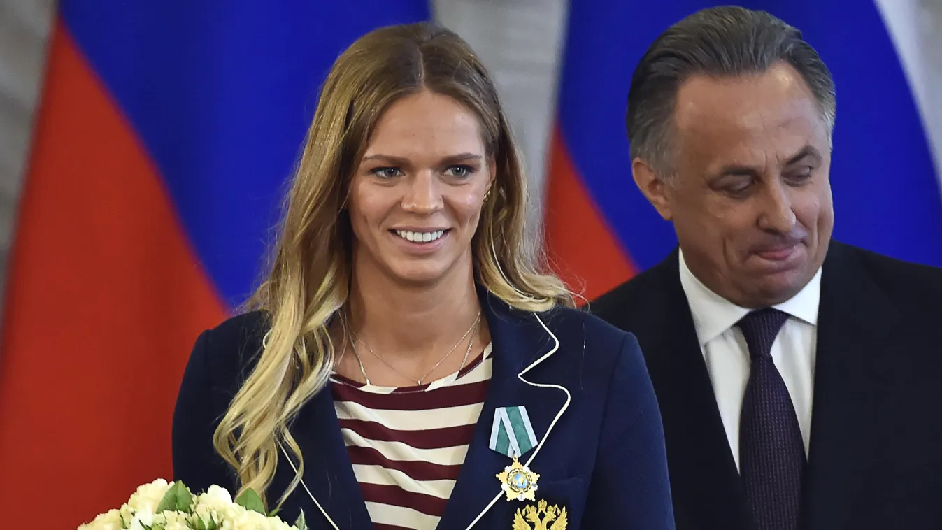 Julia Jefimova orosz úszó (balra) és Vitalij Mutko 