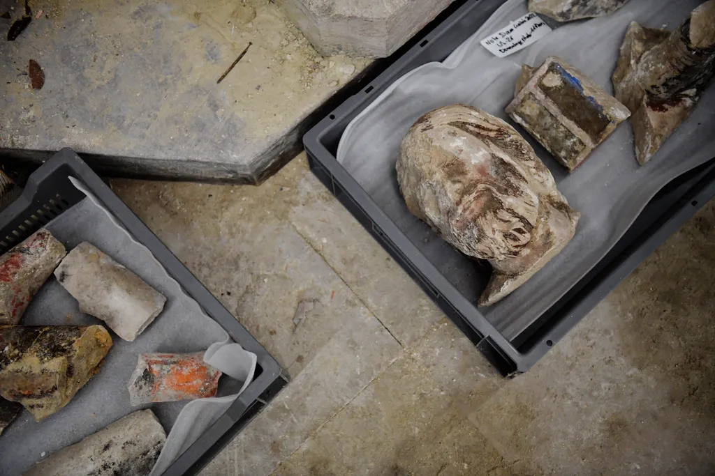 Ősi sírokat fedeztek fel a párizsi Notre-Dame székesegyházban, galéria, 2022 