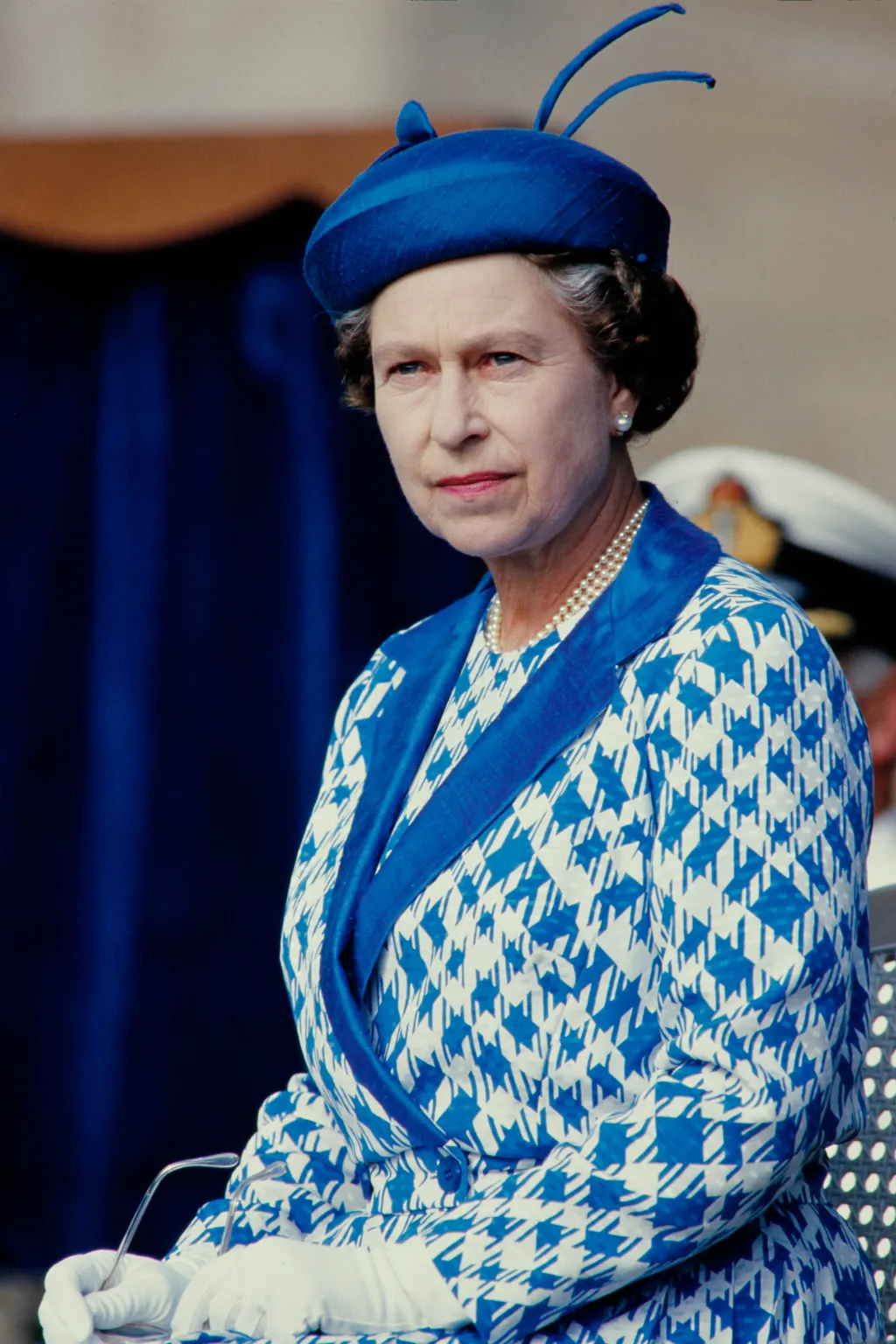 Erzsébet kirélyné, Erzsébet királynő, II. Erzsébet, királyné, divat, színes, kalap, öltözet, öltözék, kiegészítő 
