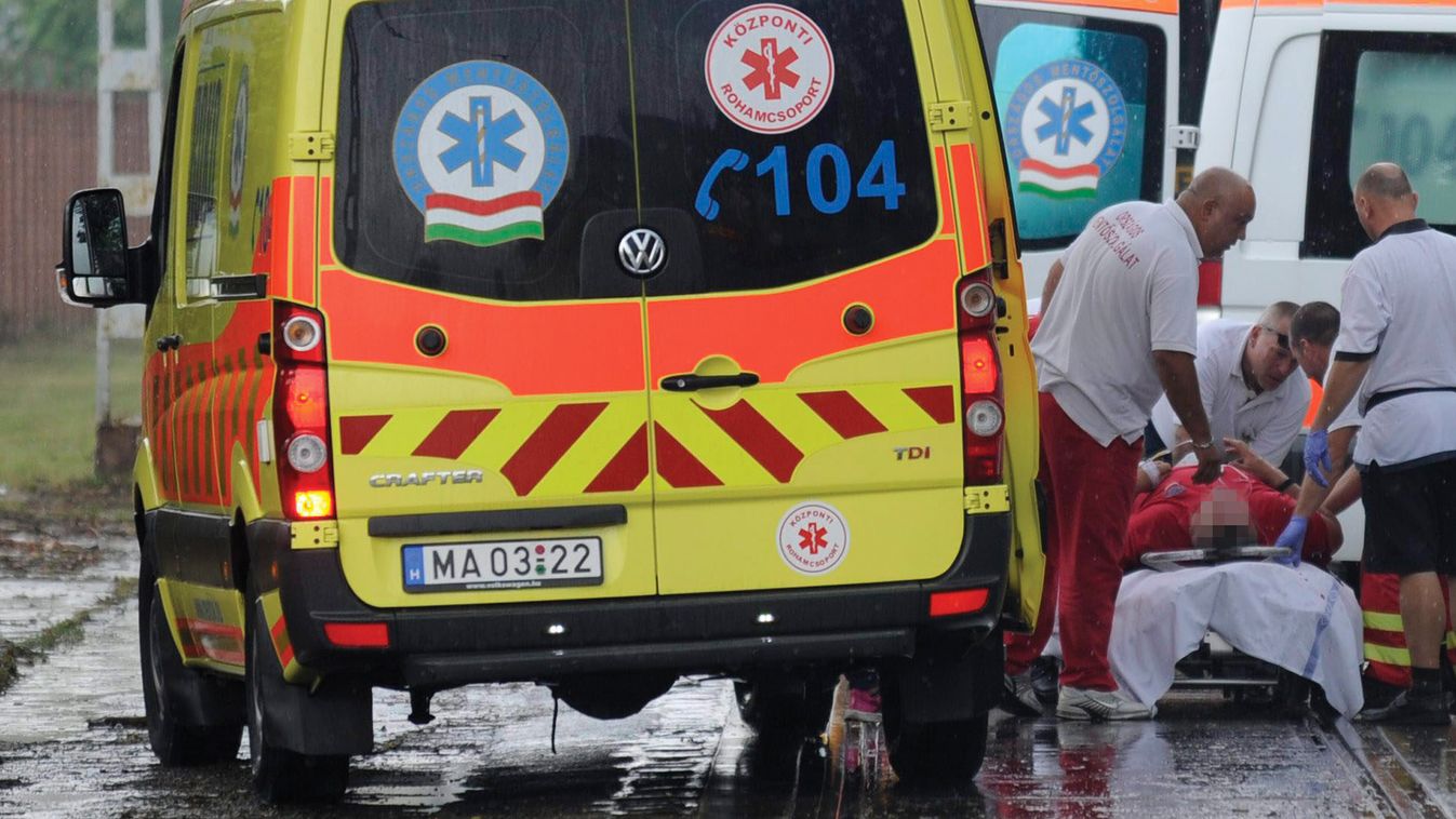 mentőautó Saját férfiasságát csonkolta egy menekült Debrecenben news 