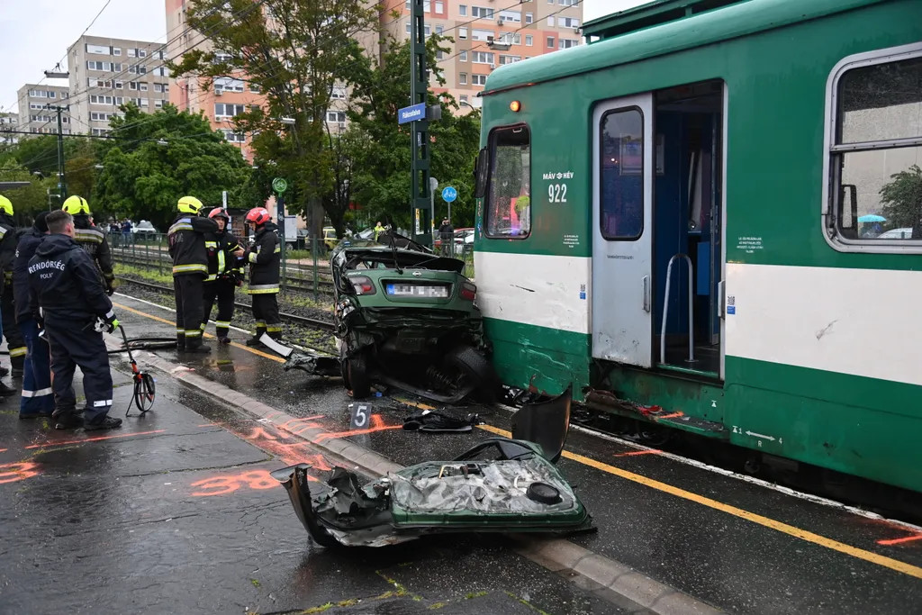 HÉV-vel ütközött egy gépkocsi Budapesten, egy ember meghalt, galéria, 2023 