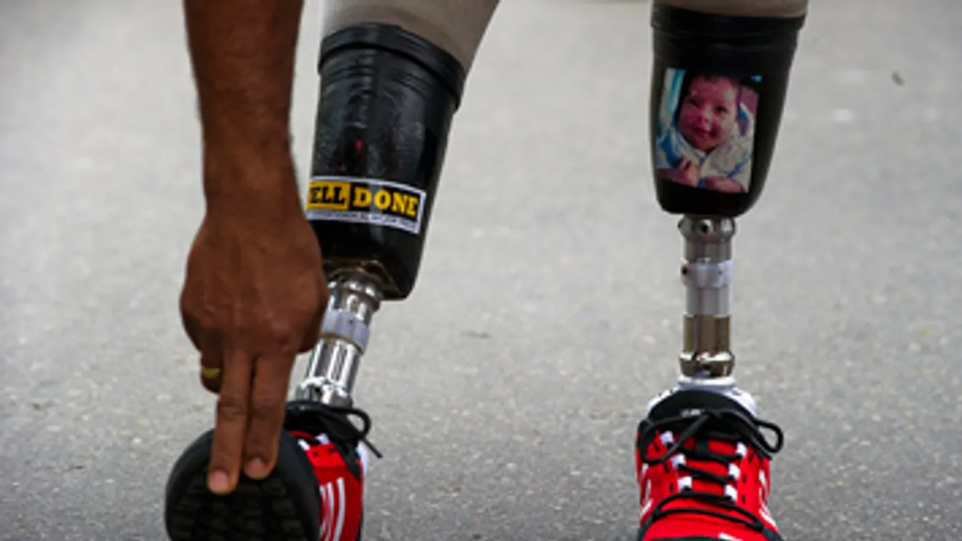 bionikus ember, a kolumbiai David Ospina katona a Hősök versenyén Bogotában, bonikus láb 
