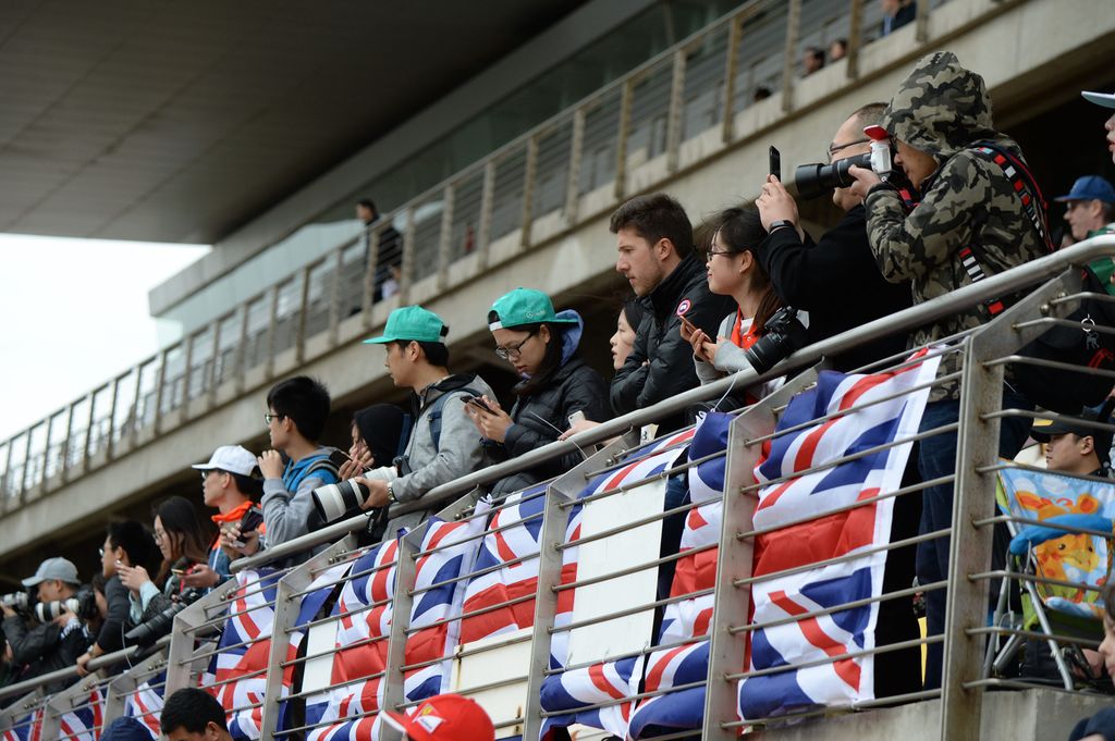 A Forma-1-es Kínai Nagydíj pénteki napja, Lewis Hamilton szurkolói 