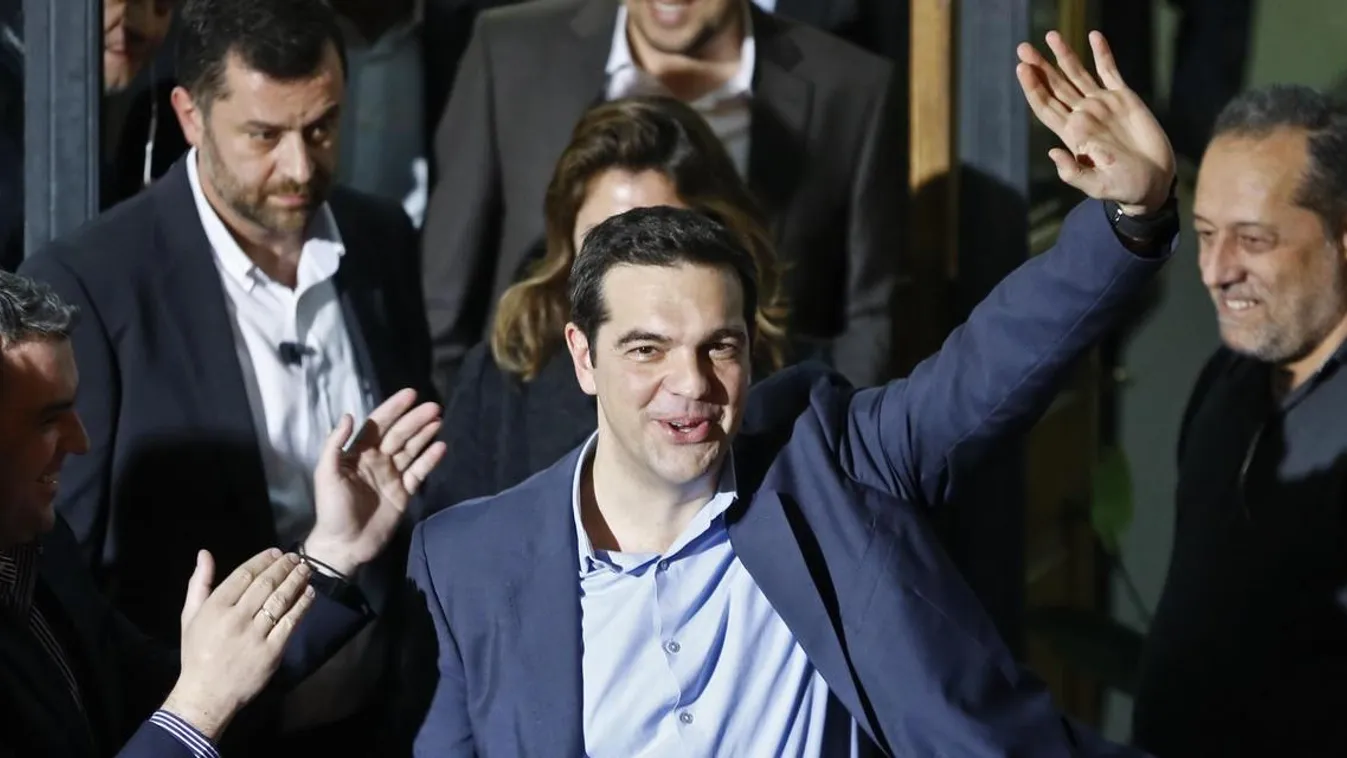 Alekszisz Ciprasz görög miniszterelnök integet 
