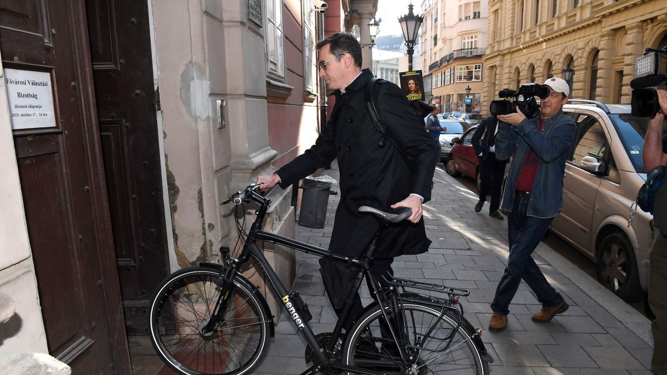 KARÁCSONY Gergely főpolgármester kerékpár Közéleti személyiség foglalkozása KÖZLEKEDÉSI ESZKÖZ politikus SZEMÉLY 