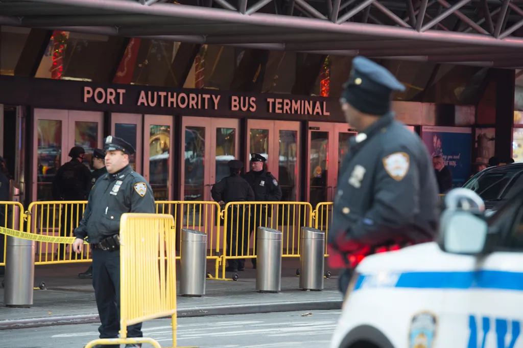 manhattan robbantás galériába képalá nélkül 