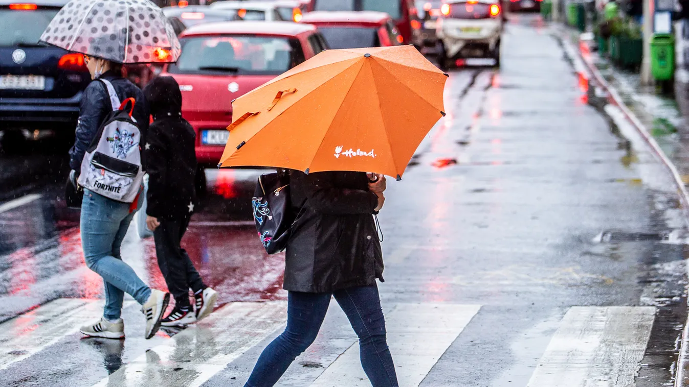 eső, ősz, Budapest, esernyő, járókelők, maszk, forgalom, 9. kerület, tömegközlekedés 