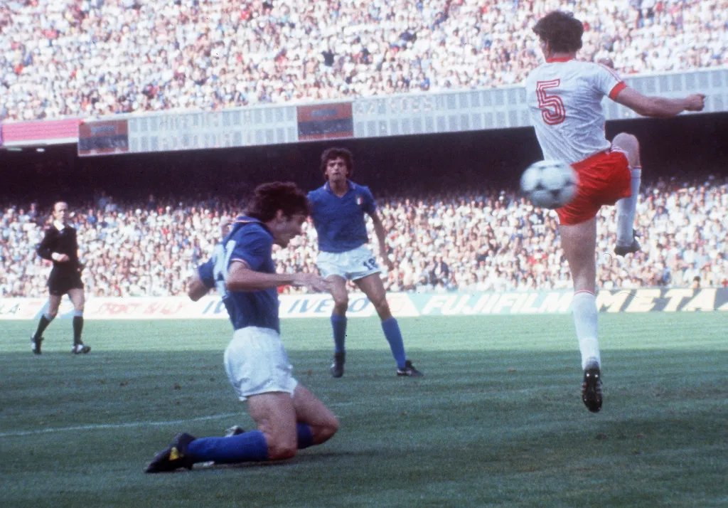 WORLD CUP-1982-ITA-POL SPORT-ACTION WORLD CUP SEMIFINAL FOOTBALL GOAL HORIZONTAL 