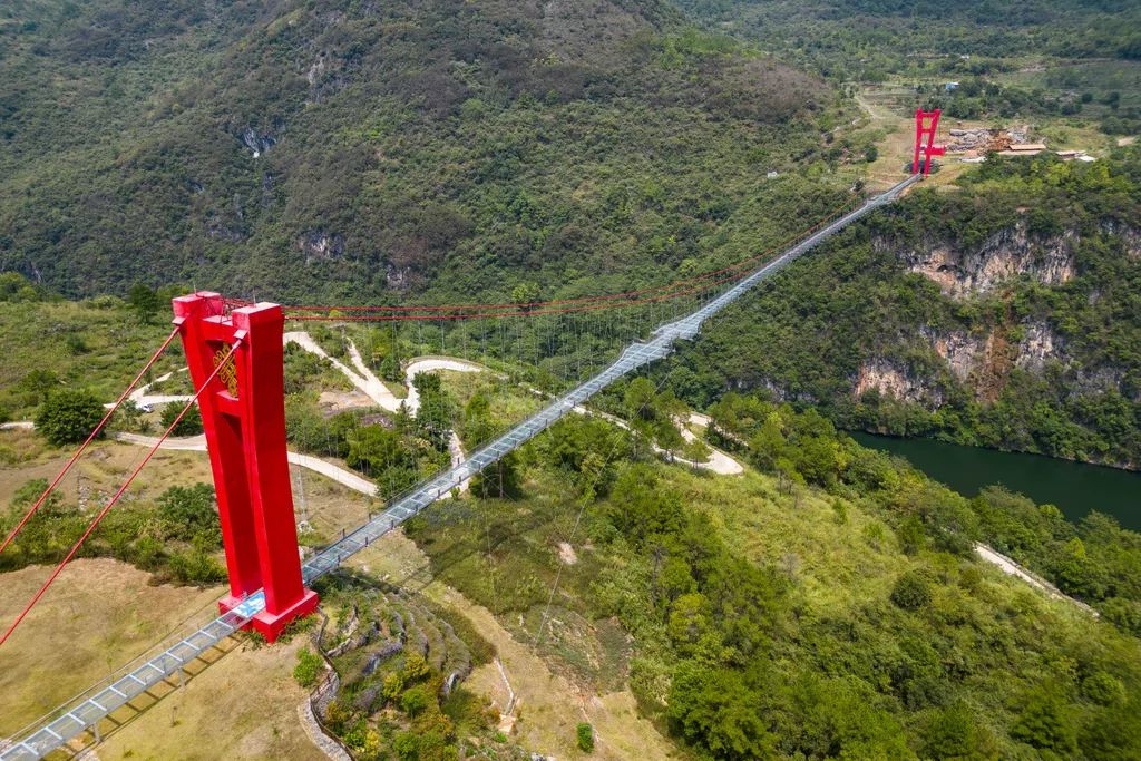 526 méter hosszú üveghíd Kuangtung tartományban, üveghíd, Kína, 