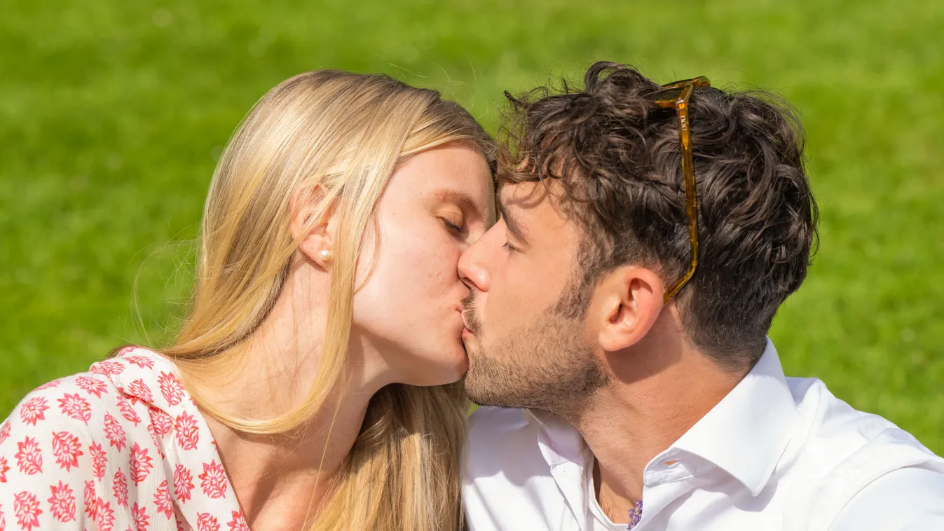 Symbol photo - kiss Colorful International Symbol image Symbol images Symbol photo Pair Dear Relationship Affection Mouth Clouds Horizontal SOCIAL ISSUES SOCIETY COUPLE KISS SKY csók 