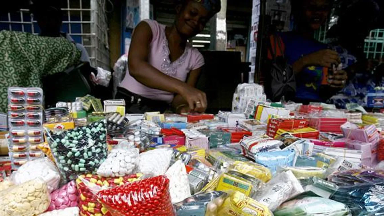 gyógyszerhamisítás, hamis gyógyszer, gyógyszerárus az elefántcsontparti Adjame piacon 