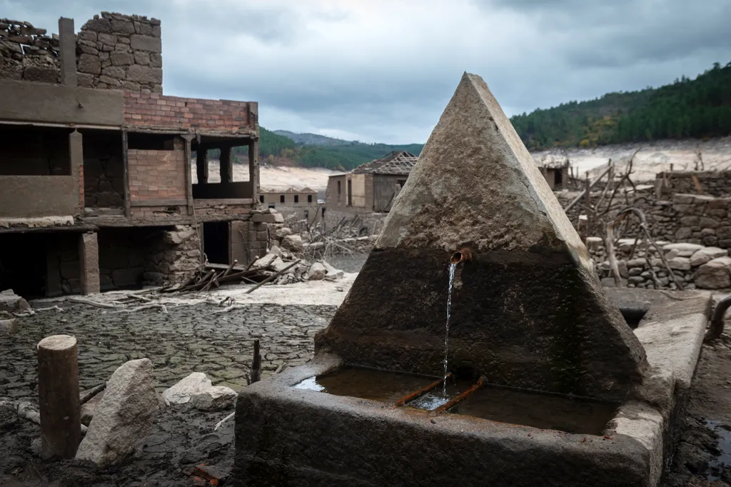 Aceredo, az elárasztott spanyol falu víztározó Galícia 