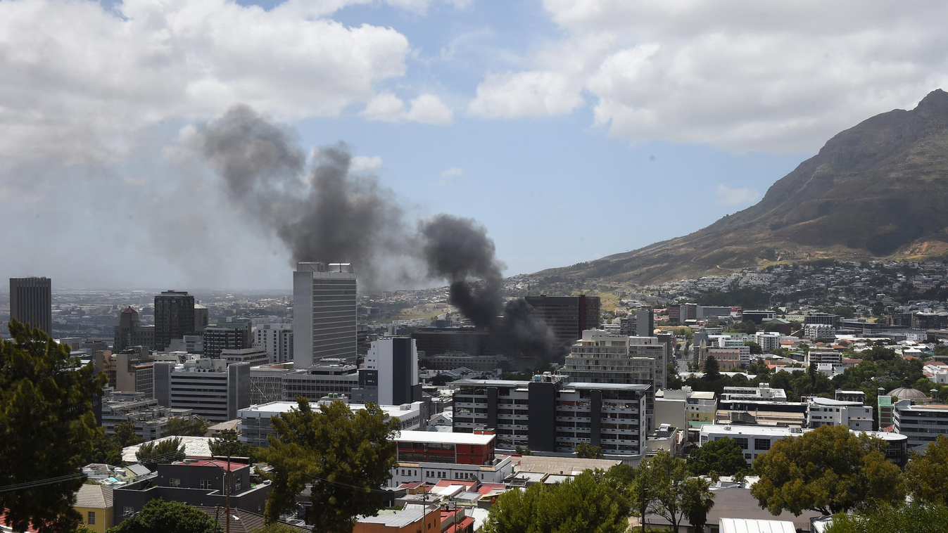 Fire broke out parliament building in Cape Town, South Africa 2022,Cape Town,extinguish,fire,firefighters,January,Parliament,S Horizontal 
