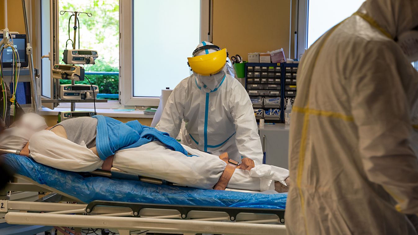 Koronavírusos beteget ápolnak a Szent Imre Kórházban 