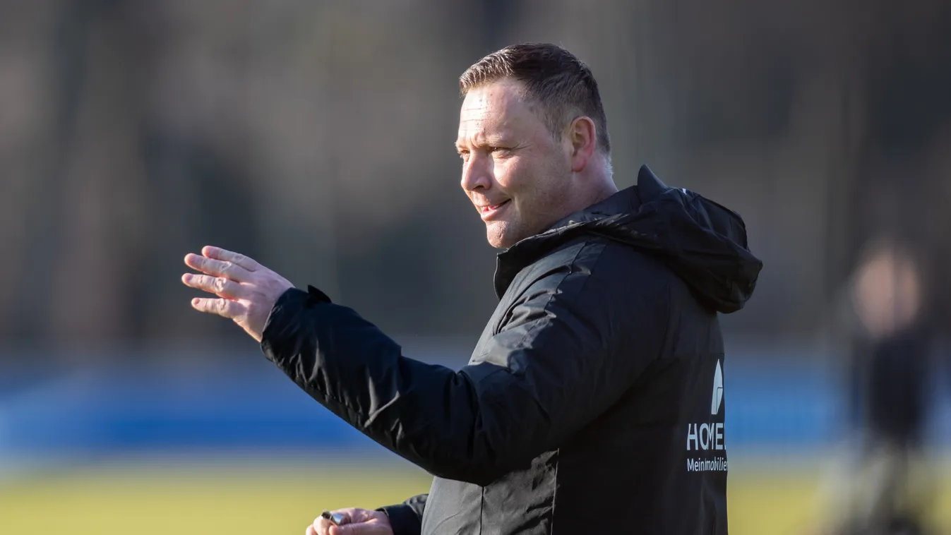 Training of Hertha BSC with Pal Dardai Sports soccer people Hertha BSC Bundesliga GESTURES smile 