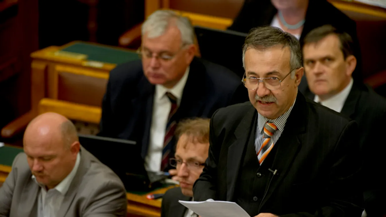 parlament plenáris ülés Kalmár Ferenc András 