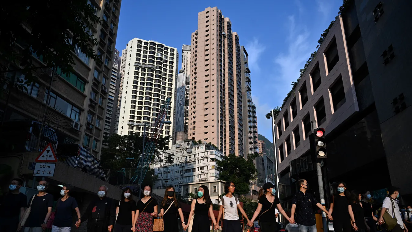 Hongkong, sztrájkoló diákok, tüntető diákok, élőlánc, diáktüntetés 