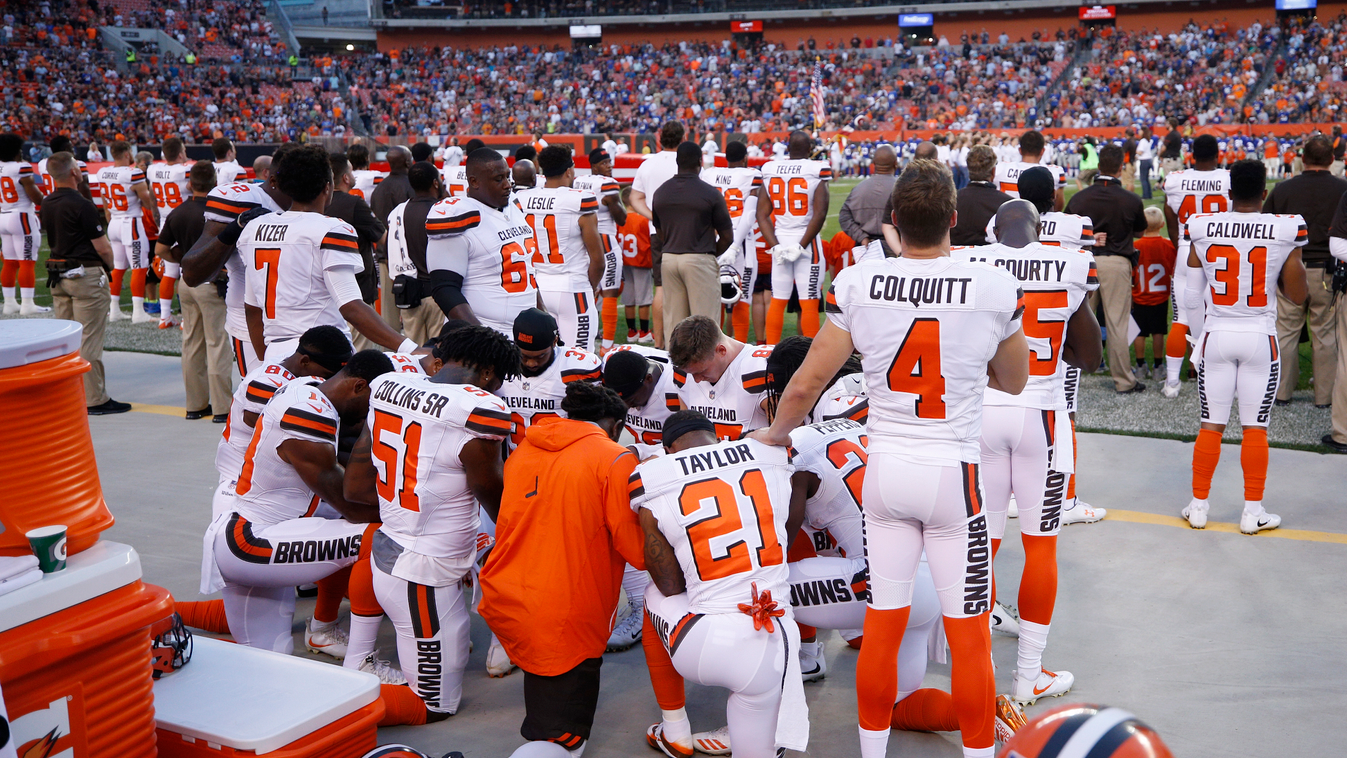 New York Giants v Cleveland Browns GettyImageRank1 Group SPORT HORIZONTAL Protest American Football - Sport KNEELING USA Ohio Cleveland - Ohio New York Giants ATHLETE Photography NATIONAL ANTHEM Cleveland Browns NFL Pre-Season Cleveland Browns Stadium Art