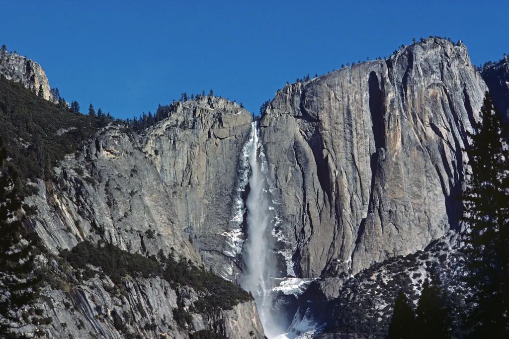 tűzzuhatag, Yosemite Nemzeti Park 
 OUTSIDE NATURE USA UNITED STATES OF AMERICA WATERFALLS DAN SHANNON ONLYWORLD UNITED STATES CALIFORNIA YOSEMITE Horizontal LANDSCAPE WATERFALL FALL NATIONAL PARK 