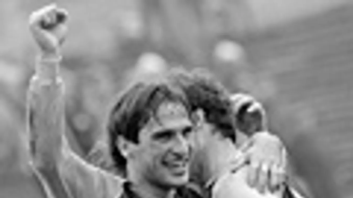 Boda Imre, az MTK-VM csatárja örül a belőtt góljának az MTK-VM-Ferencváros NB I-es labdarúgó-mérkőzésen a Hungária körúton 1985. március 24-én