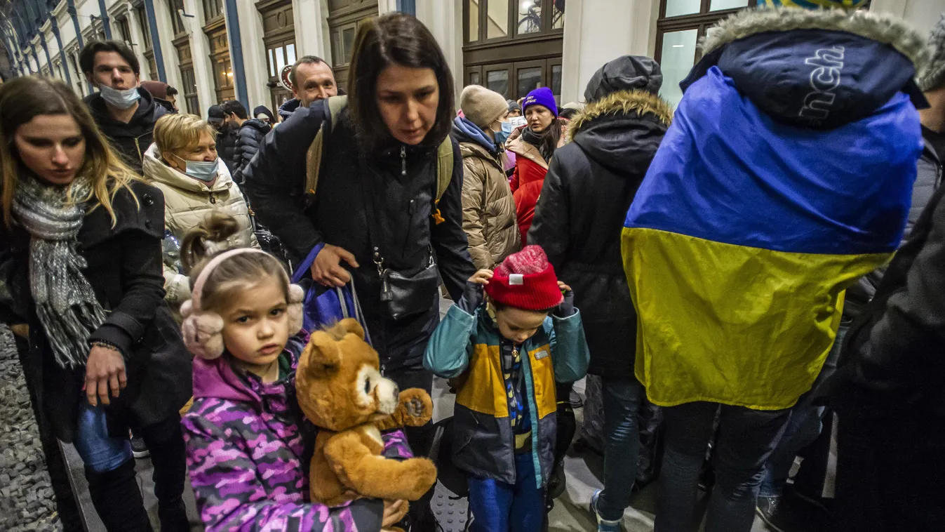 Ukrán válság 2022, orosz, ukrán, háború, Magyarország, Budapest, Nyugati pályaudvar, menekültek 