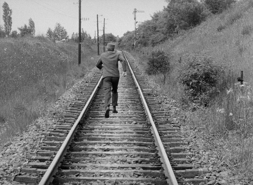 TRAINS ETROITEMENT SURVEILLES - OSTRE SLEDOVANE VLAKY (1966) movie cinema filmstill film still Horizontal FILM 