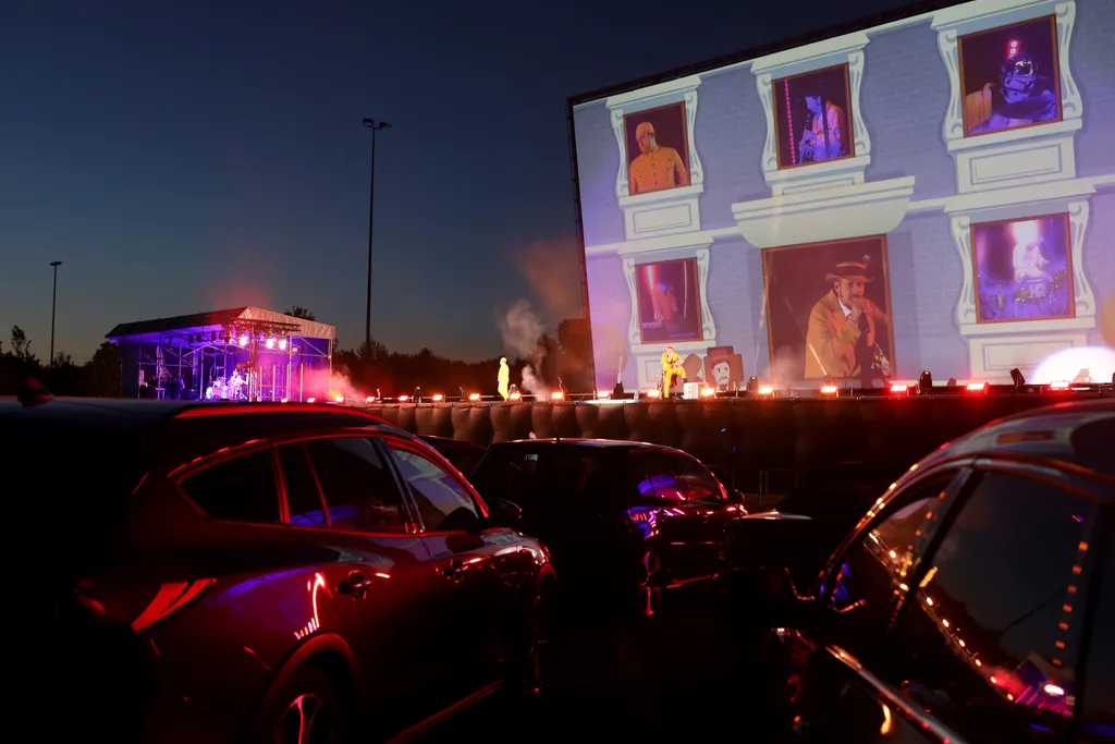 autósmozi, koncert, cirkuszi előadás, megváltozott szórakozási szokások, GALÉRIA 