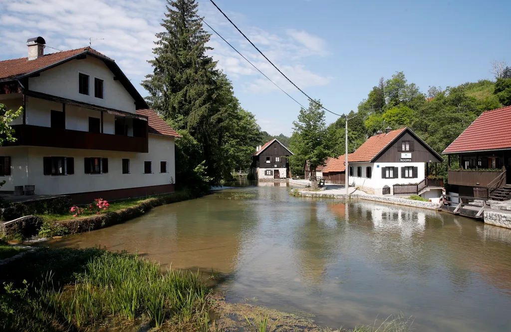 Karlovac, 2023. június 23., vízesés,  Mreznica folyó, szlovén határ, Zvecaj település, Korana folyó, kulturális örökség részévé szeretné nyilvánítani 