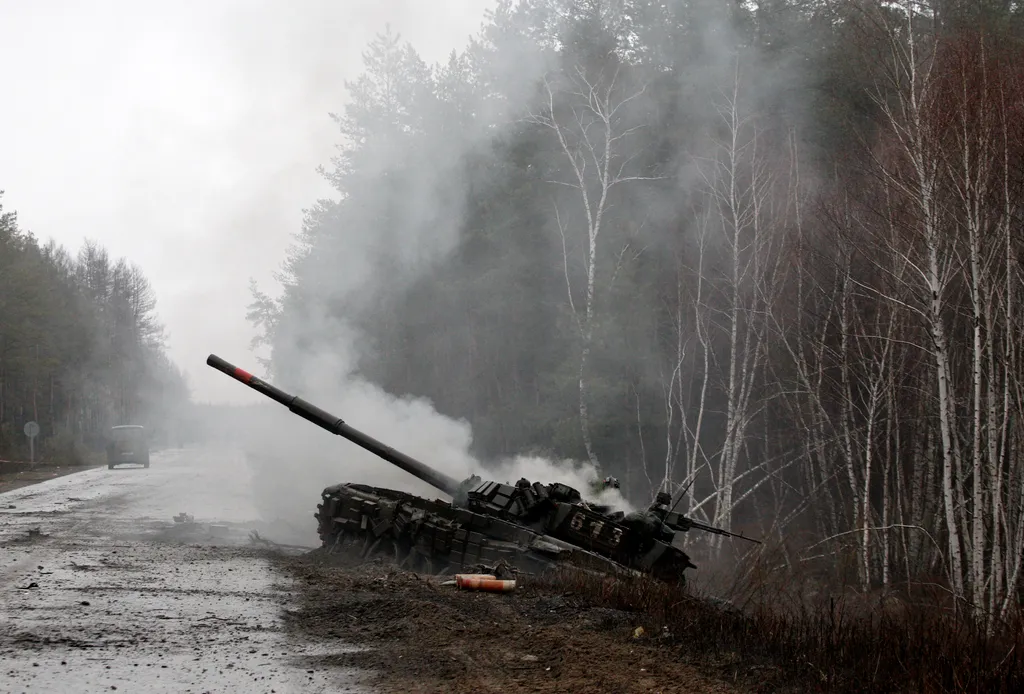 Ukrán válság 2022, ukrán, orosz, háború, Ukrajna, Luhanszk, orosz tank 