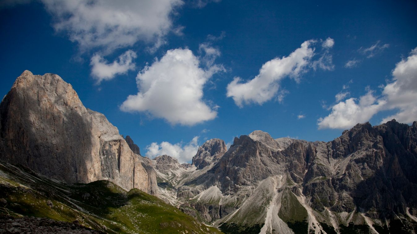 The Catinaccio, Rosengarten mountain range, Dolomites, eastern Alps, South Tyrol, Italy, Europe color image photography outdoors no people Rosengarten Alps travel travel destinations scenics nature beauty in nature mountains blue sky clouds rocky Catinacc
