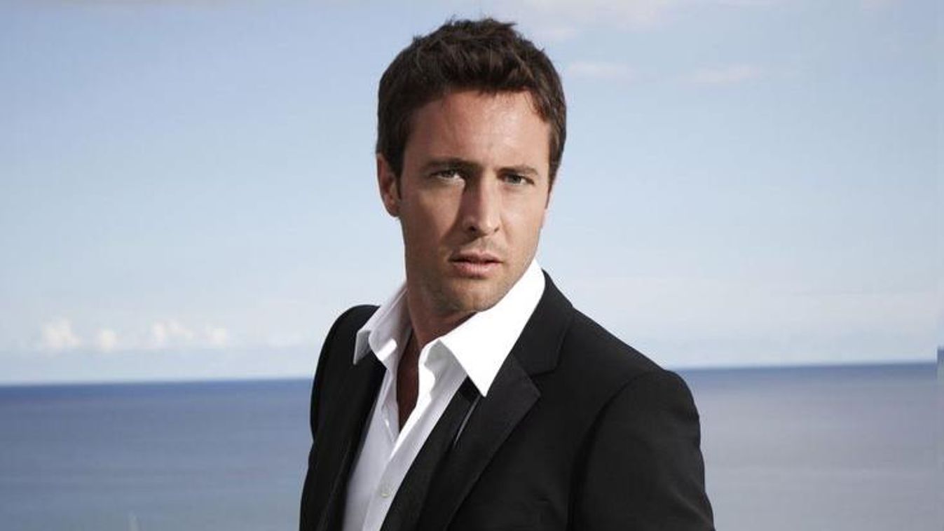 Alex O'Loughlin of the CBS series HAWAII FIVE-0. Photo: Art Streiber/CBS © 2010 CBS Broadcasting Inc. All Rights Reserved. 
