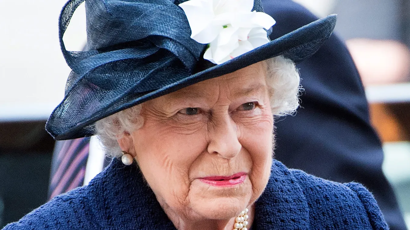 II. ERZSÉBET London, 2015. május 10.
II. Erzsébet brit királynő érkezik a második világháború befejezésének 70. évfordulója alkalmából tartott misere a londoni Westminster apátságban 2015. május 10-én. (MTI/EPA/Facundo Arrizabalaga) 