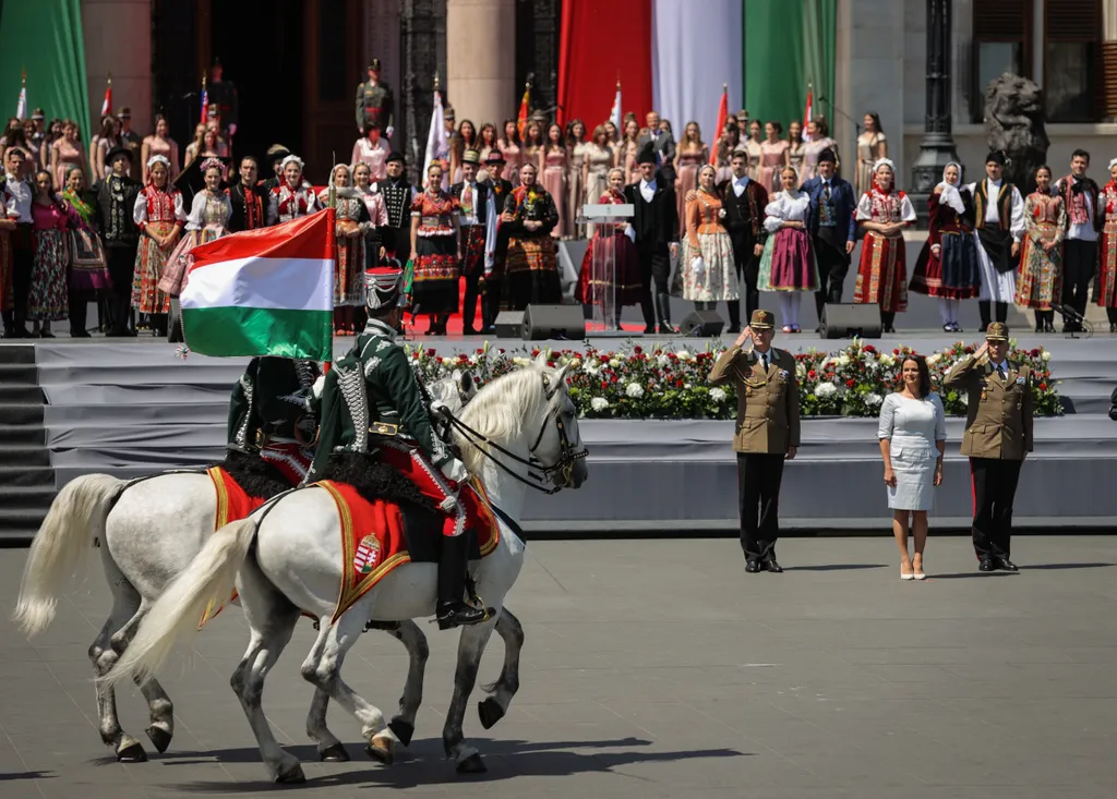 Novák Katalin, köztársasági elnök, beiktatási ceremónia, új köztársasági elnök, Kossuth tér, 2022.05.14. díszceremónia 