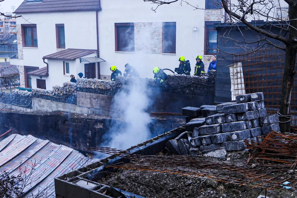 Tűz, kigyulladt egy óriási raktár a XXII. kerületben, Alsó Sas utca, 2021.02.19. 